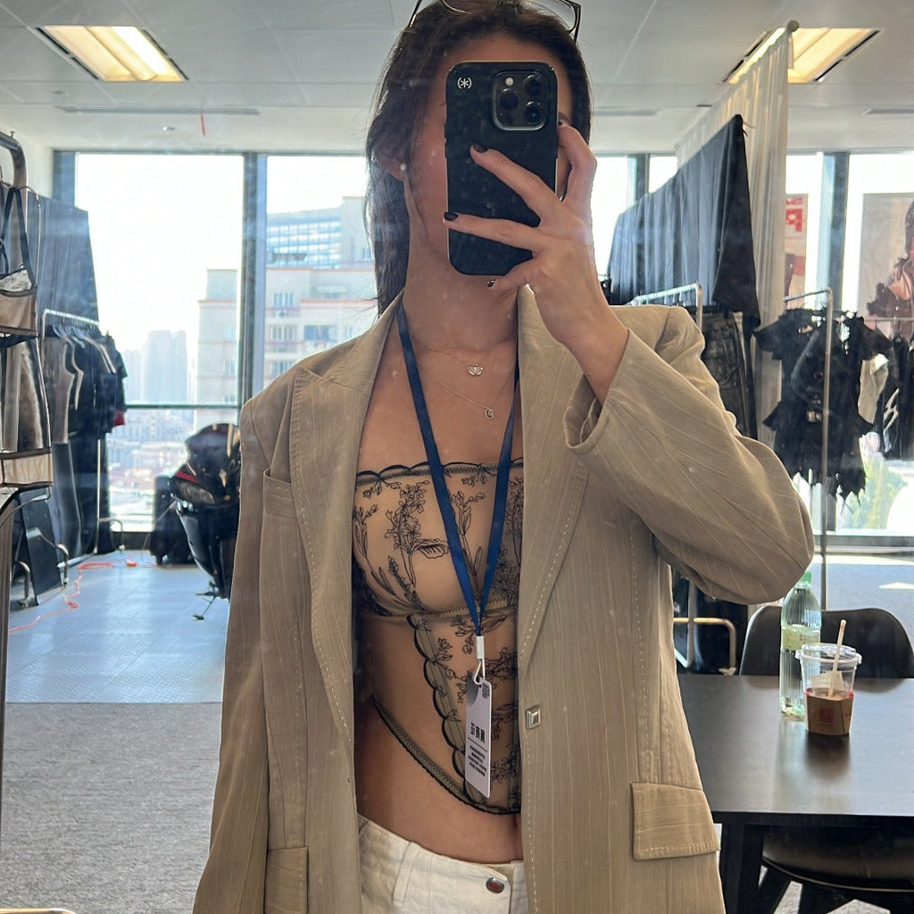 Kim High-Neck Embroidery Bustier on Jelly Fabric Bra Amour D'Agnette