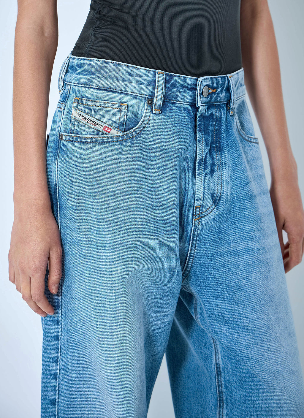 Diesel Ladies 1996 D-Sire Blue Jeans mid rise flare wide leg denim