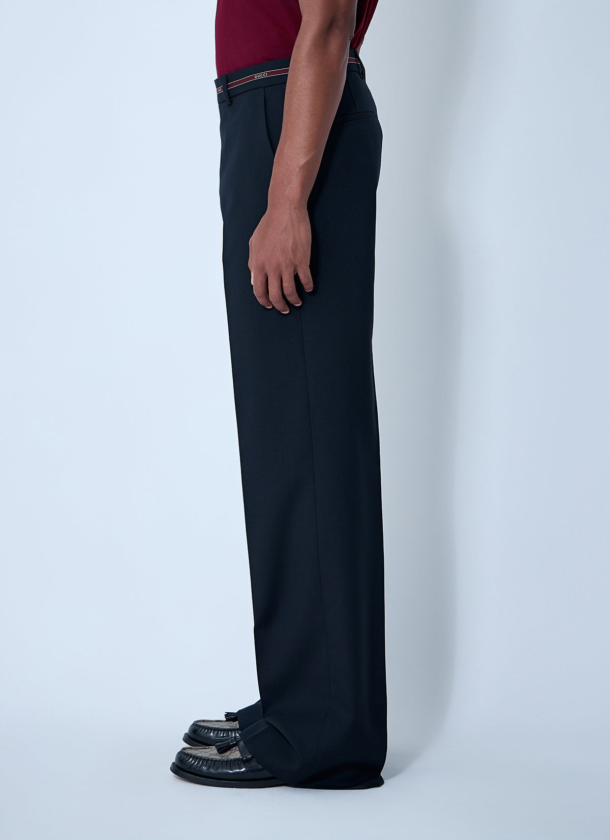 Gucci Men's Tailored Wool Pants Slacks pleated Navy Blue with logo name on waist
