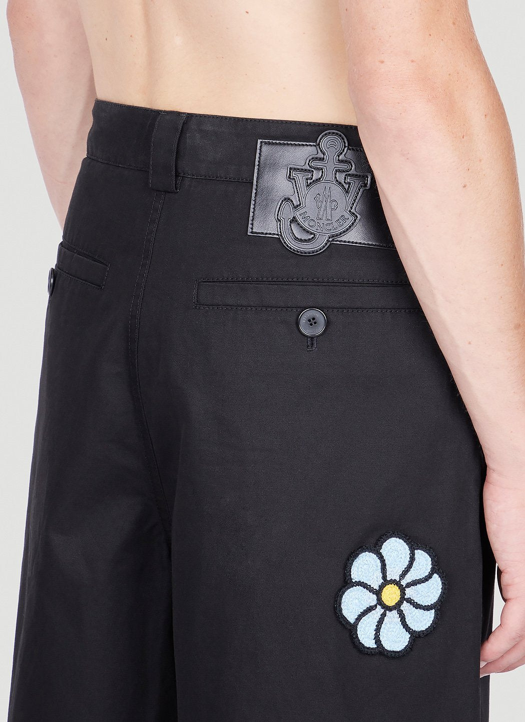 1 Moncler JW Anderson Men's Floral embroidery Bermuda Shorts black