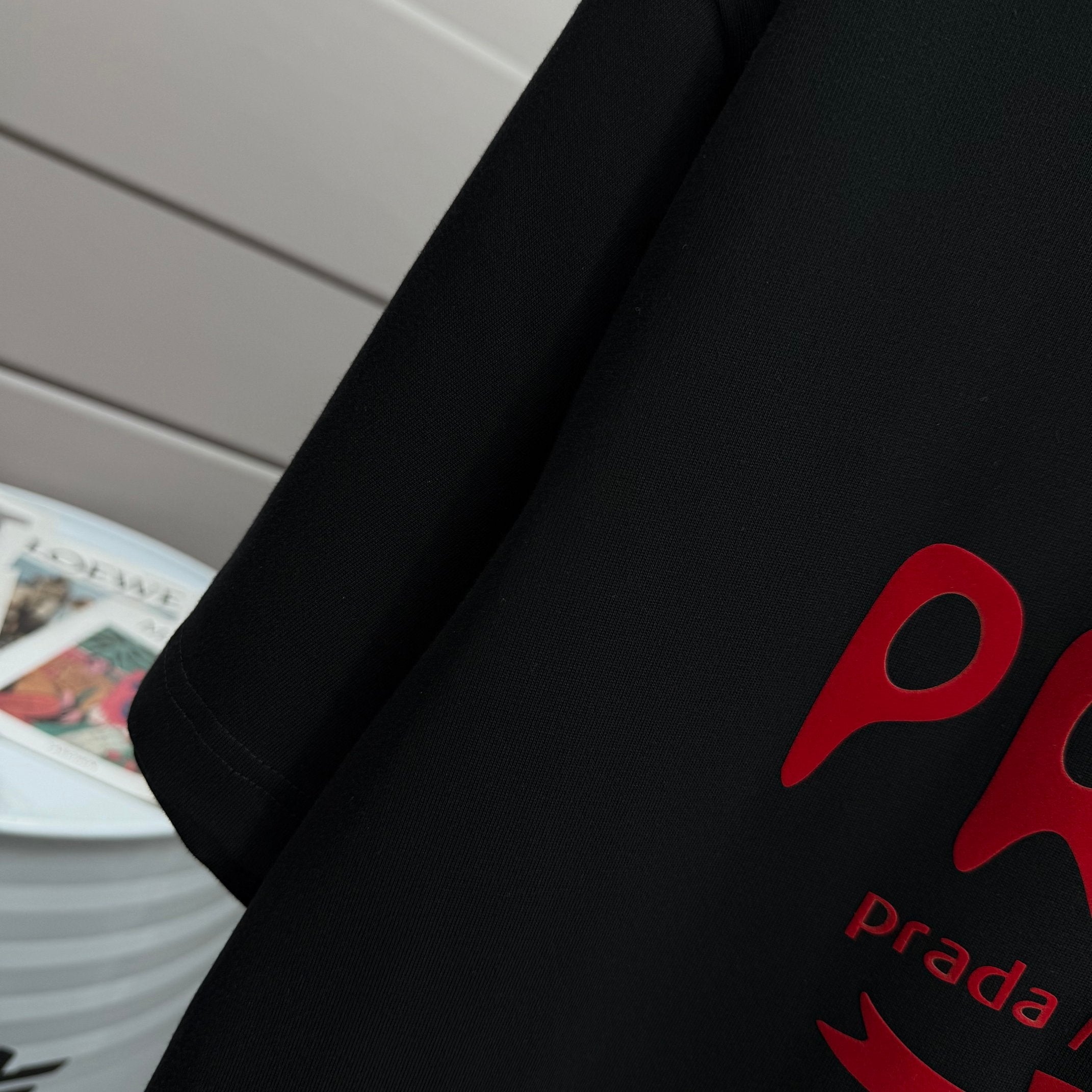 Prada 3D design T shirt Large men's unisex tee Black with red