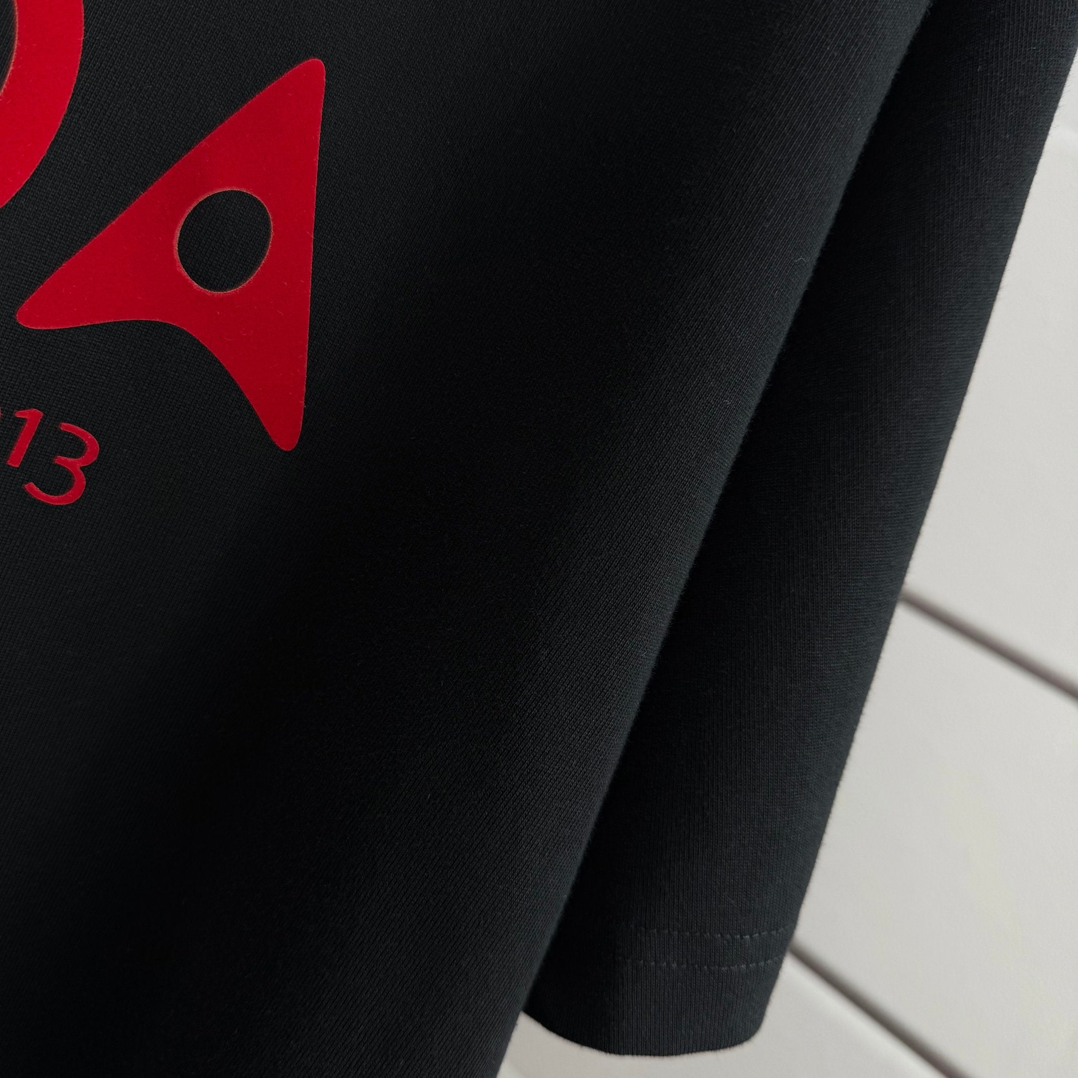 Prada 3D design T shirt Large men's unisex tee Black with red
