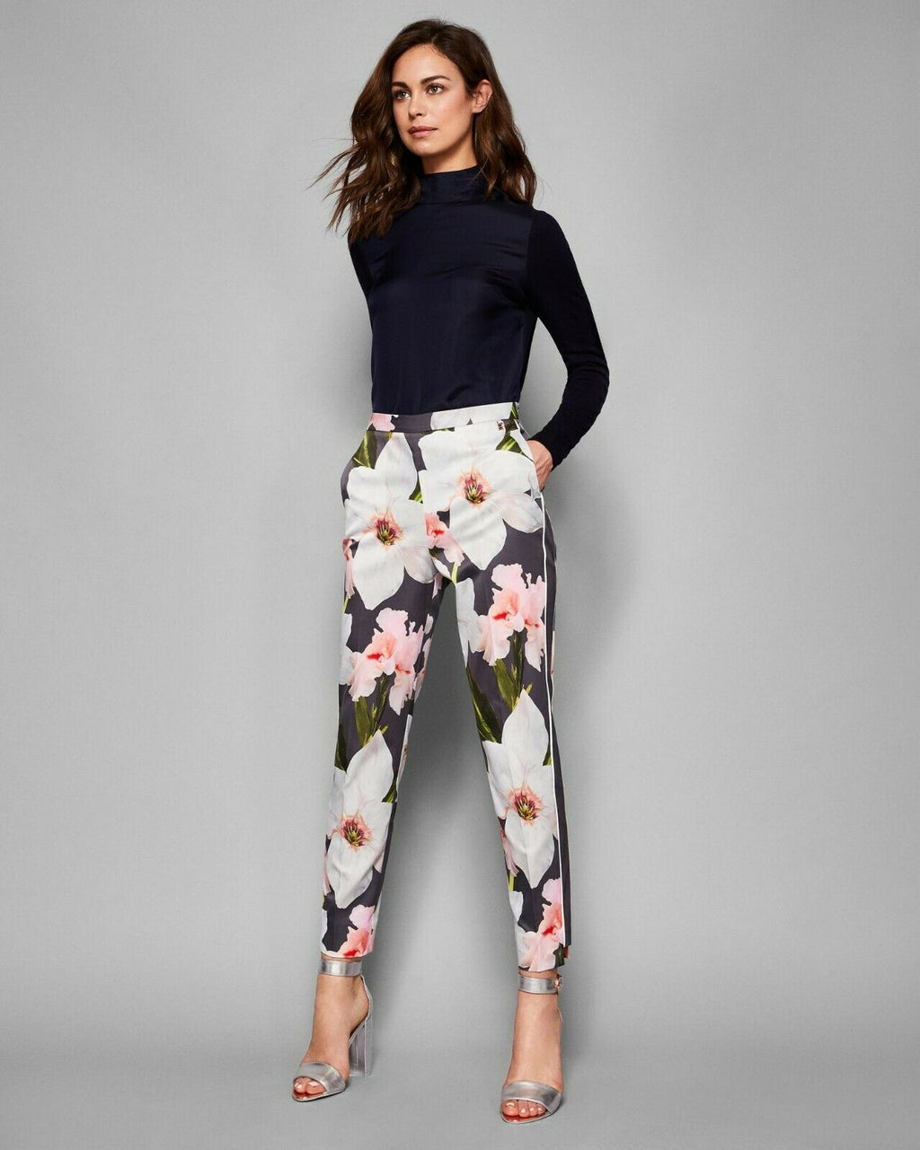 TED BAKER LONDON (2) 6 Chatsworth tapered pants trousers slacks floral crop
